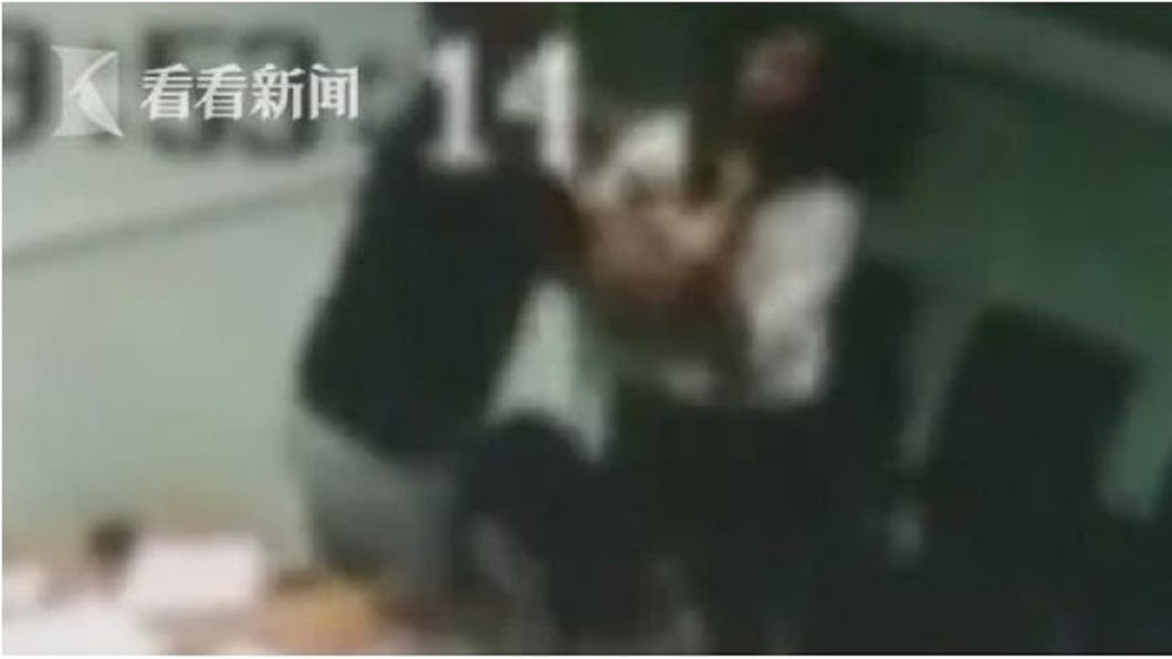 實習女被男同事痛毆 竟收對方告白簡訊:當我女友