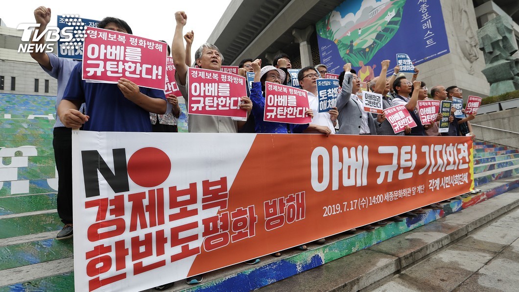 安倍出來謝罪！　7南韓學生闖日使館被逮