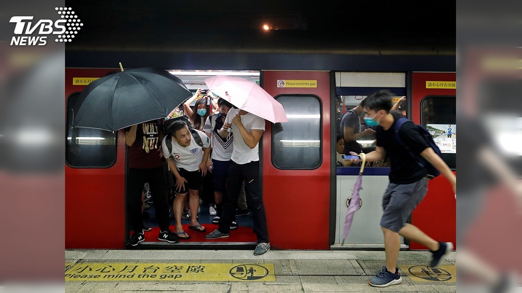 香港反送中　部分示威者阻撓地鐵運行