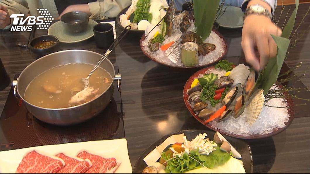 火鍋附贈生蛋怎處理?老饕曝「秘密用途」:不是拿來煮