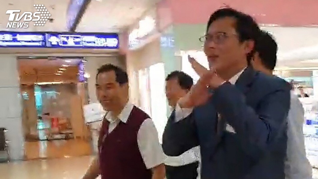 國安局私菸案　黃國昌桃機訪查國賓門動線