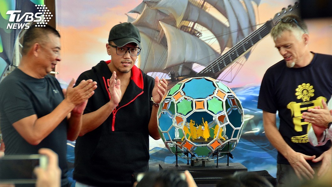 貢寮海洋音樂祭 舞台設計為天幕藝術裝置
