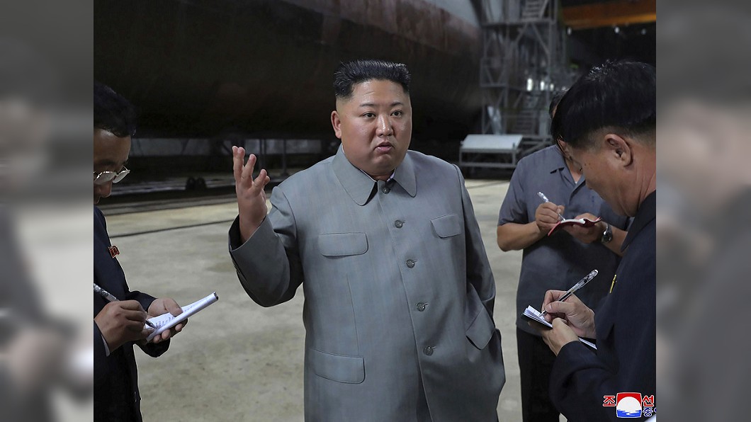 金正恩才看完潛水艇 北韓今又發射「飛行物」