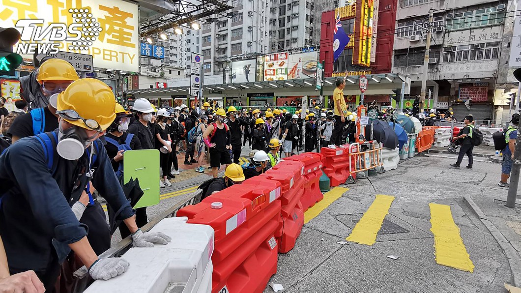 港澳辦發言人首度露面表態 力挺港警卻避談元朗