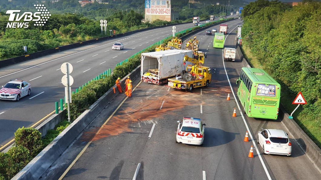 國道1號貨車追撞 造橋南下一度全線封閉