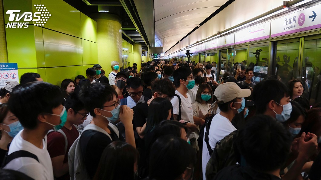 反送中擴大癱瘓港鐵 九龍線港島線相繼受阻