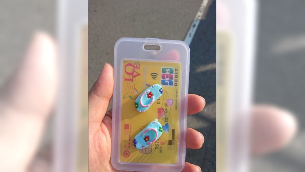 男童搶卡夾含嘴裡 母竟嗆:他喜歡我也沒辦法