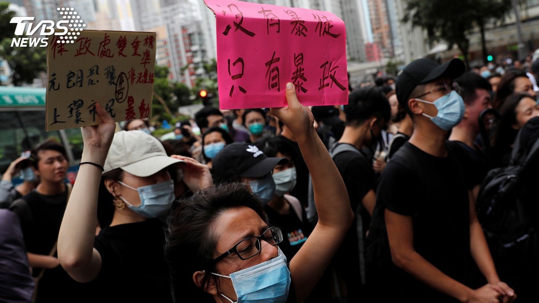 反送中示威者遭控暴動 法院外現聲援人群