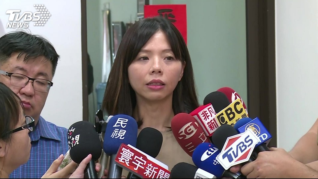 洪慈庸哽咽割捨不下時代力量　支持蔡總統連任
