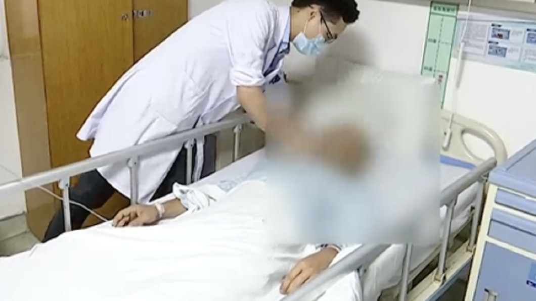 切肉劃傷1cm!他暈迷數十天後醒來耳聾 醫:算走運了
