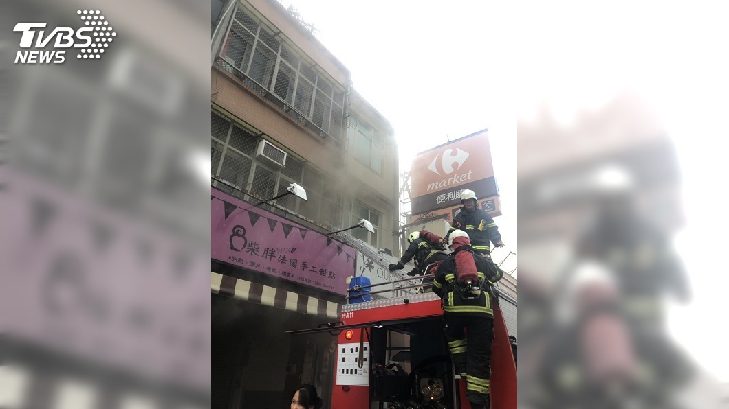 竹南糕點店火警　消防隊員架梯救出1人