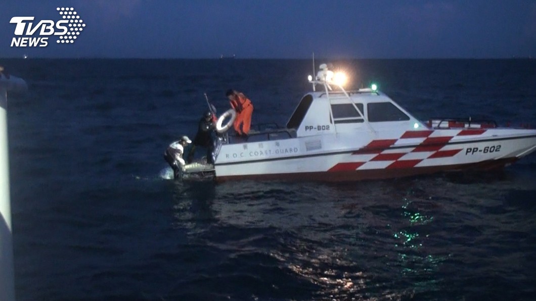 馬祖海巡查緝越界快艇　陸籍船員畏罪跳水