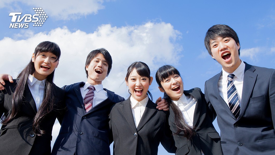 逼淺髮色學生染成黑 日怪校規引眾怒