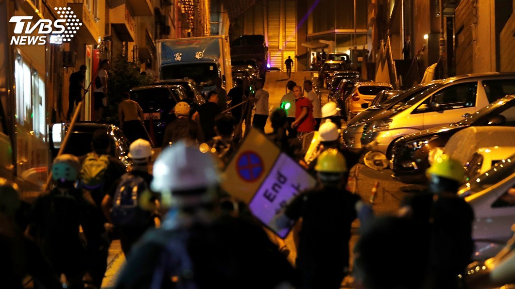 反送中風潮以來規模最大 香港「三罷」抗爭夜未眠