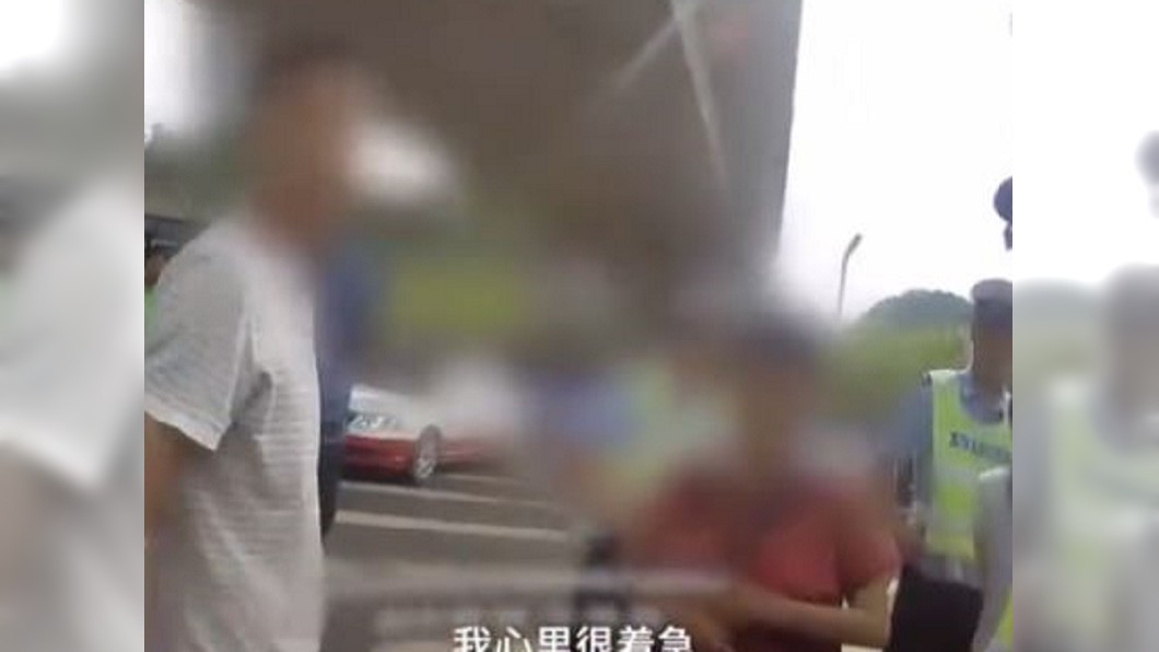 超載半路被抓 陸男高速公路扔3歲兒