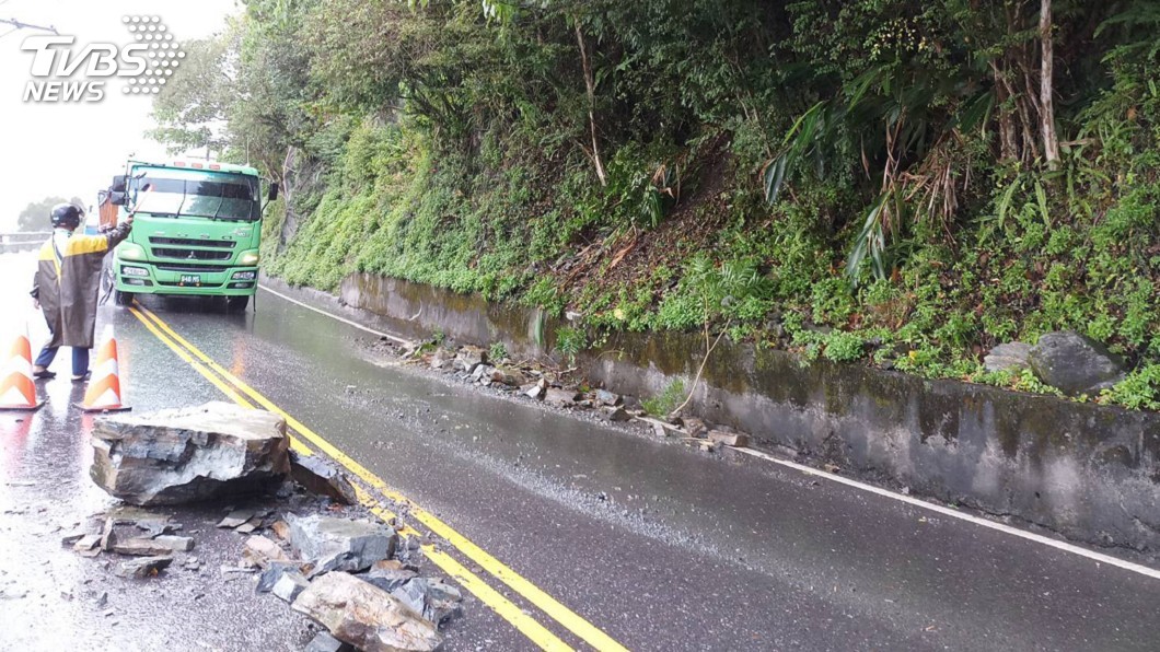 宜蘭外海規模6強震 蘇花公路零星落石