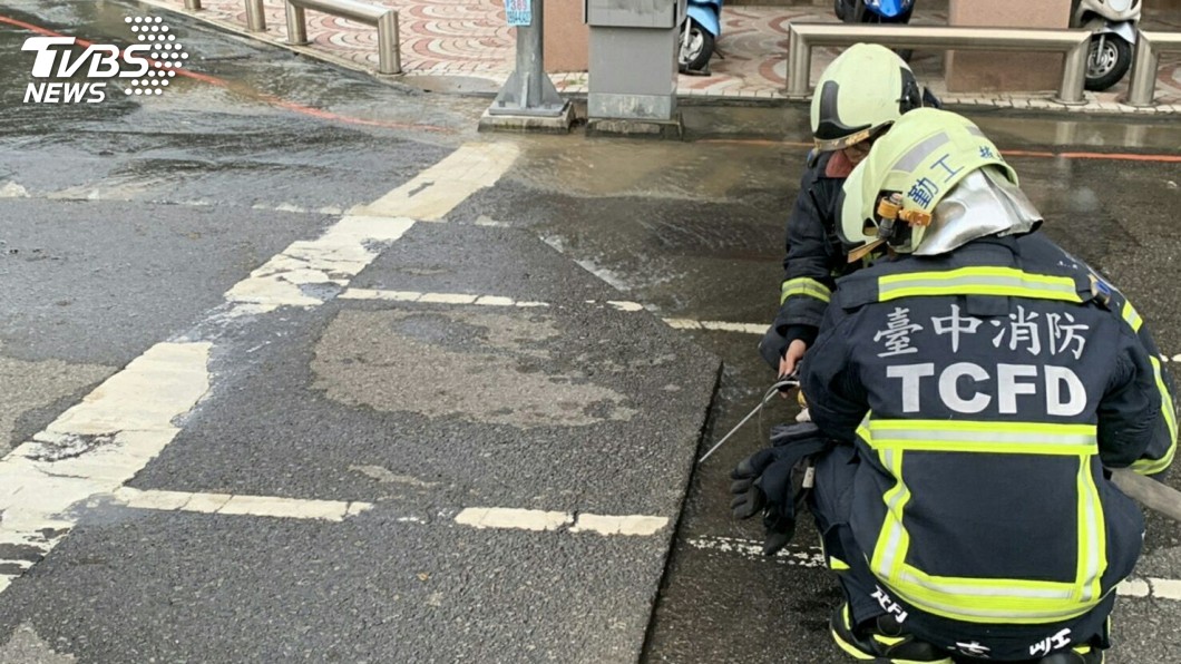 疑因宜蘭地震影響 台中天然氣外洩路面隆起