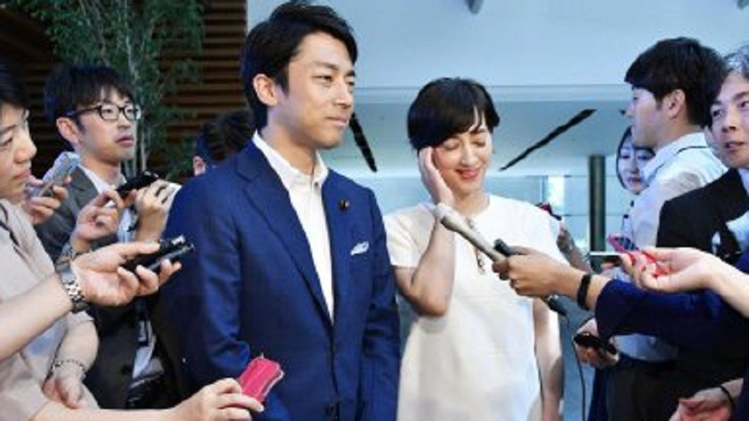 小泉進次郎宣布閃婚！　迎娶混血美女主播
