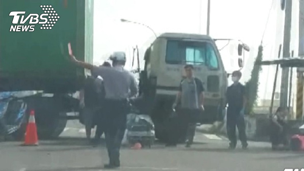 婦人騎車左轉遭爆頭亡　「這原因」駕駛判無罪