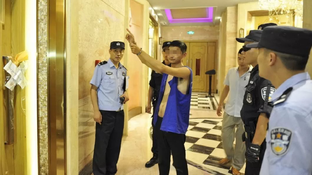 警方循線逮捕5名涉案男子。(圖／翻攝自陸網)