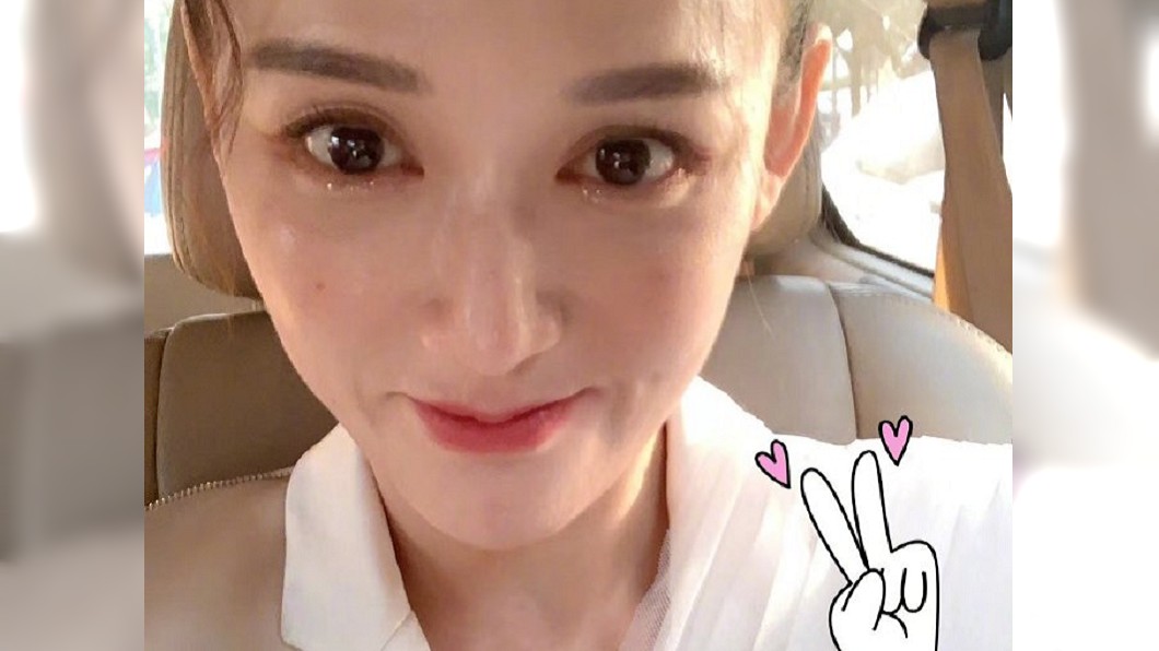 野生直擊!陳喬恩甜蜜約會白衣男 粉絲瘋喊:趕快脫單