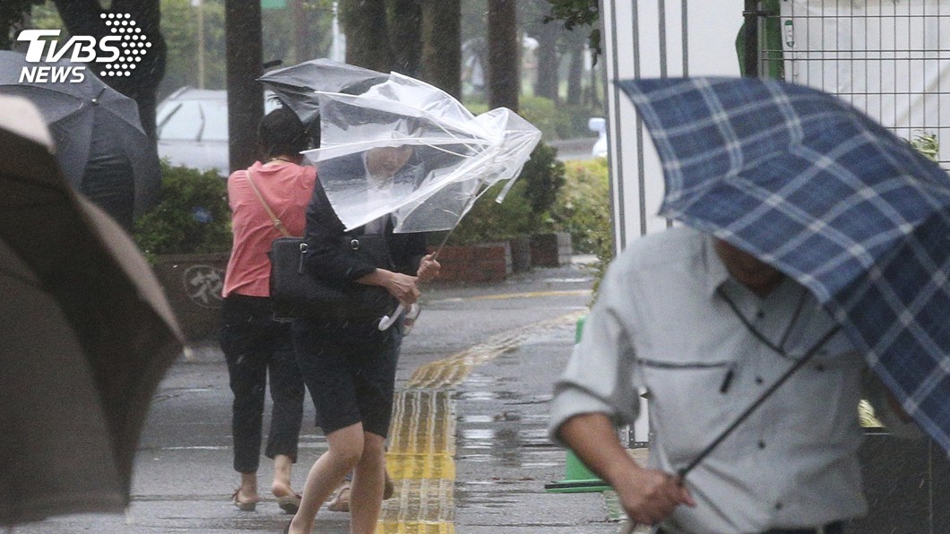 颱風利奇馬襲日 沖繩縣4人受傷、逾萬家戶停電