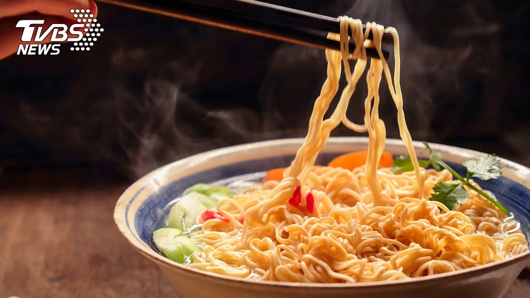 「泡麵加蛋」怎煮最讚?他曝光3吃法 網全挺這個