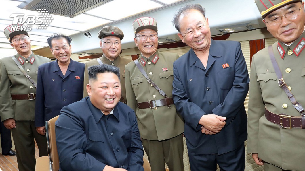 北韓公布新畫面 金正恩視察試射笑容滿面