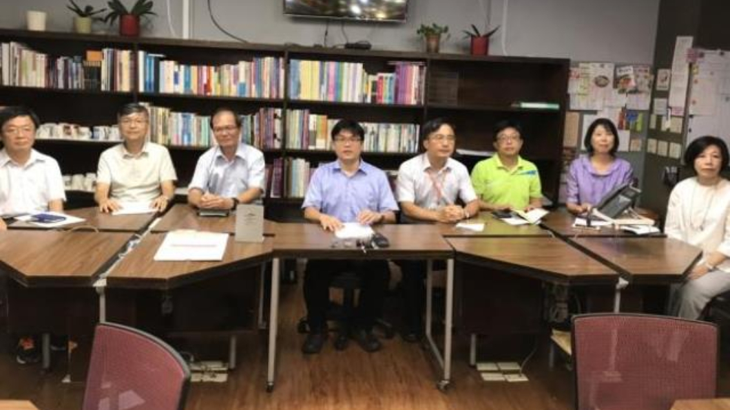 他自爆幫女兒寫自傳上成大 2週後改口:記錯了