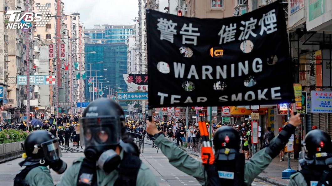 港警地鐵站無差別施放催淚彈　人權團體強烈譴責