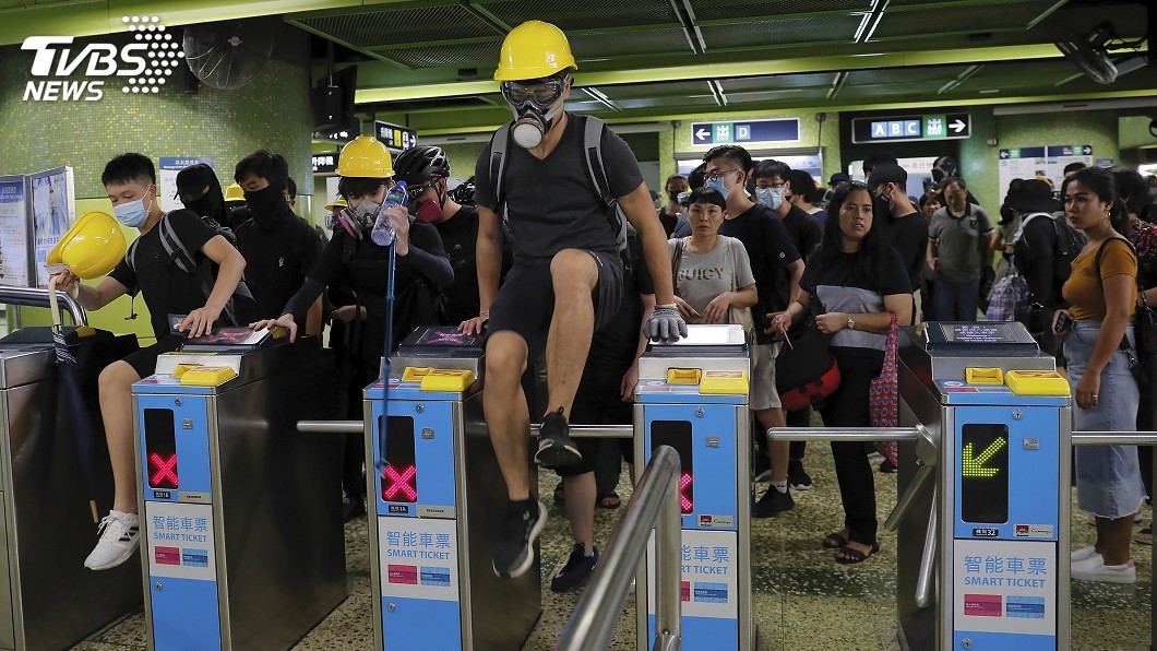 港澳辦指反送中現恐怖主義苗頭　打擊須毫不手軟