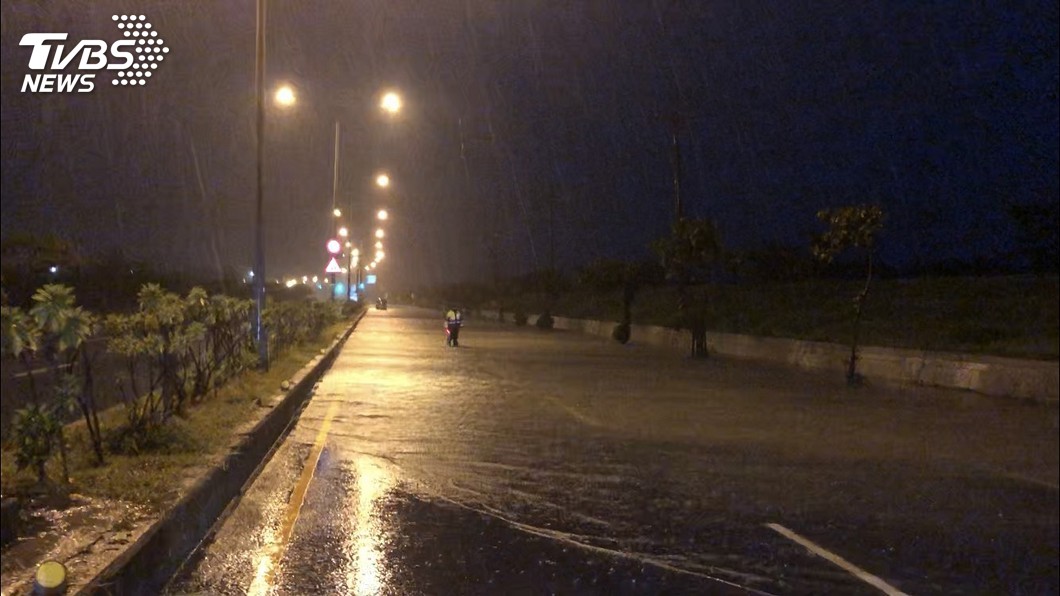 高雄清晨強降雨 湖內淹水、彌陀停電