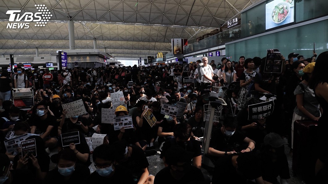 港警無差別暴力引發機場靜坐　警方反問：證據何在？