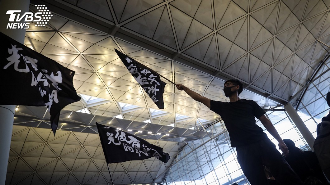 香港機場停飛 歐媒:抗爭升級尚未看到盡頭