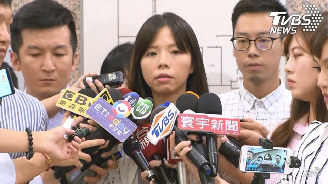 「是該放手了!」洪慈庸哽咽宣布退出時代力量