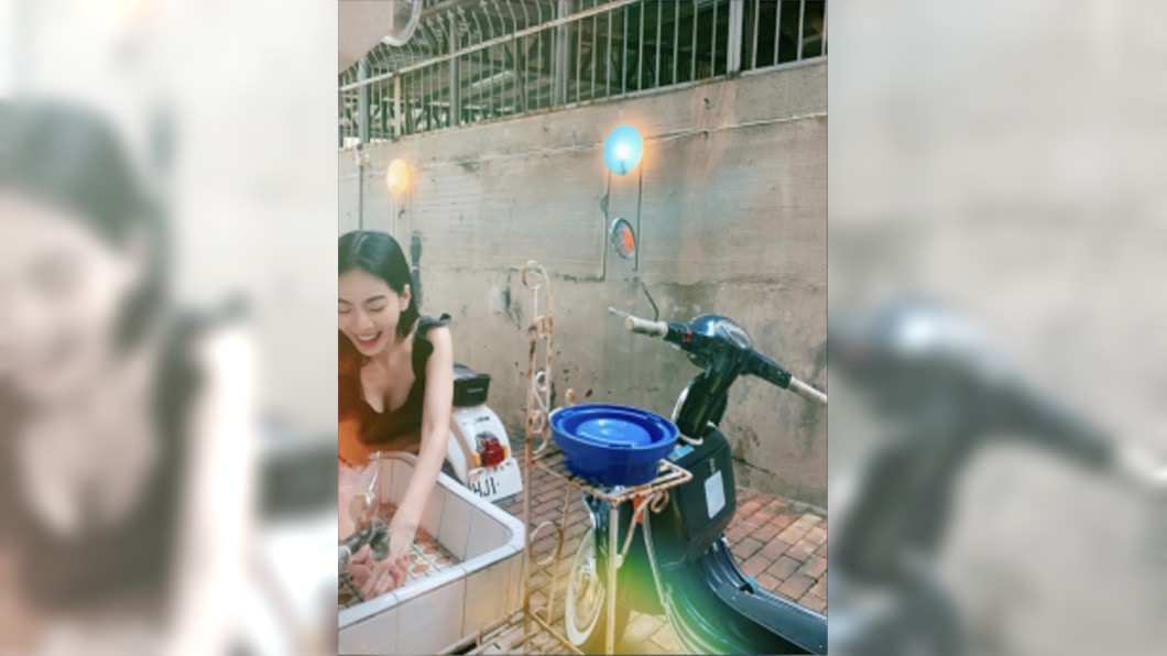 曾之喬露出酥胸。圖／翻攝自曾之喬IG