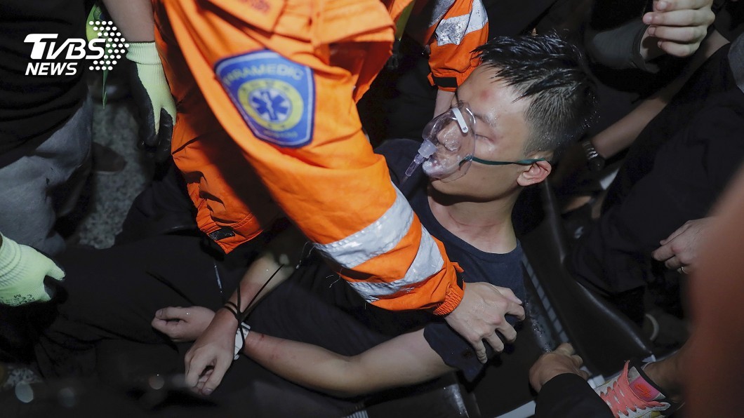 快訊/大批港警機場外集結 港媒:隨時可能清場