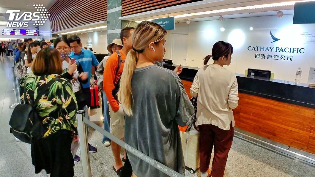 香港機場今早恢復正常　仍有約90航班取消