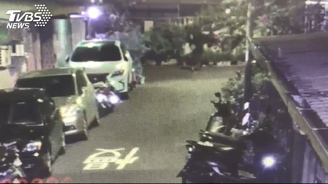 砰! 五惡煞半夜砸磚住戶驚醒快打警逮
