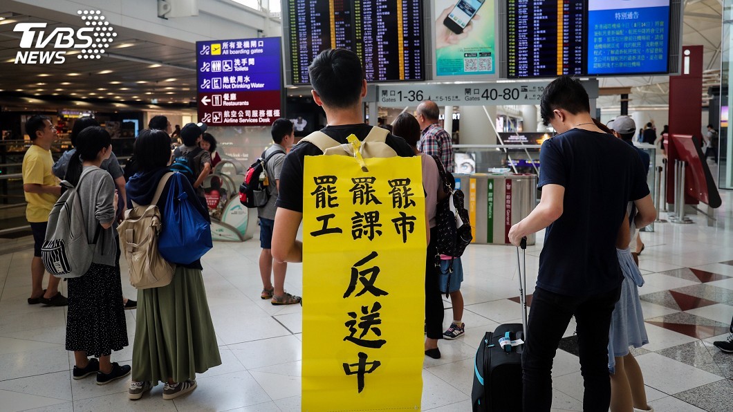 防示威者再聚集　香港機場新規：沒機票不能進入