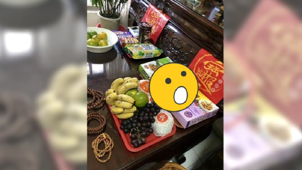 他分享普渡供品照 網驚:這盒拿錯了啦!