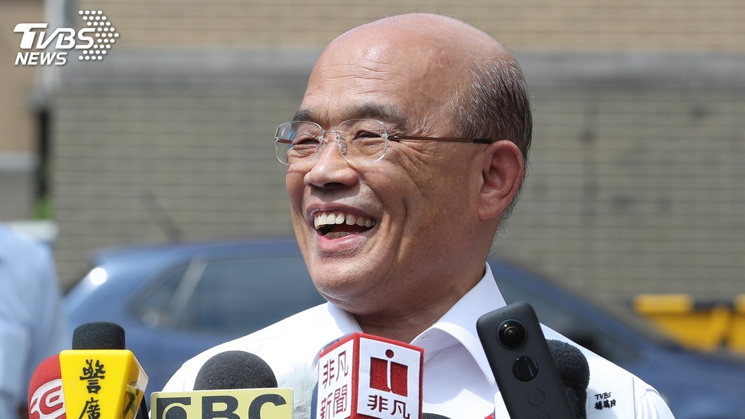 韓國瑜每天至少批10份公文　蘇揆：我批的比人高