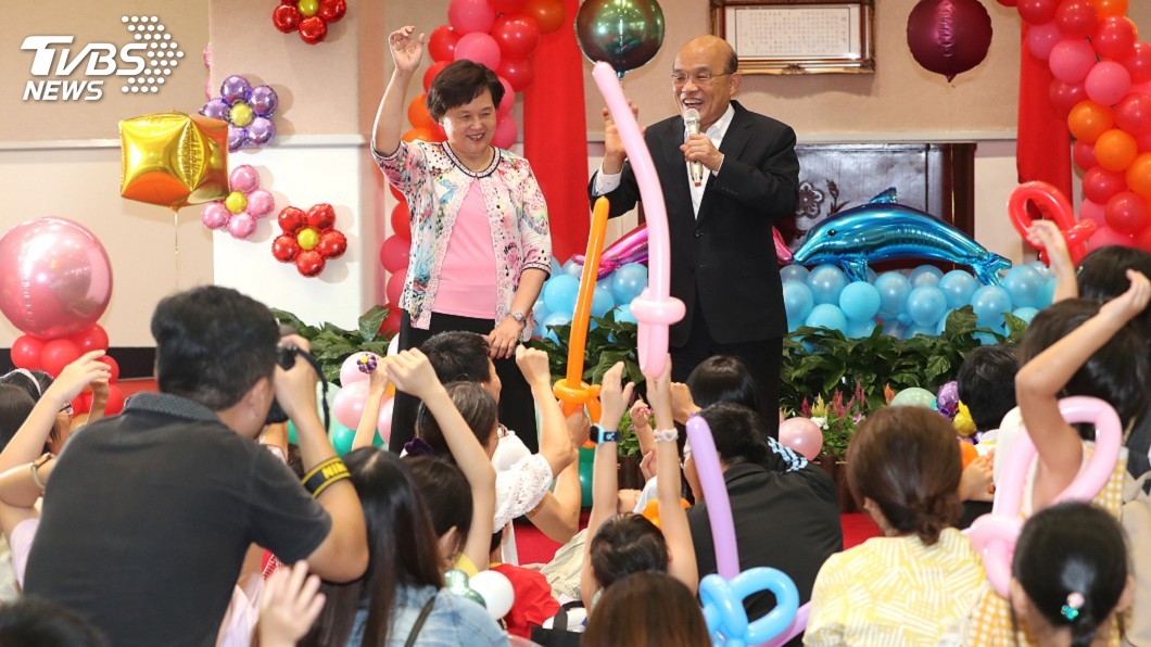 行政院親子日 蘇貞昌首次帶孫女參觀辦公室