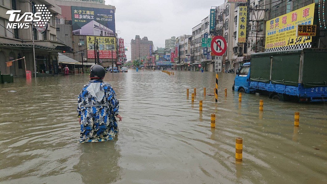 台南豪雨多處淹水 黃偉哲:人為工程有其極限
