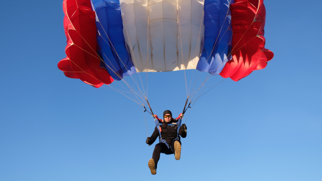 跳傘壞了!1500米高空墜落 奇蹟活命