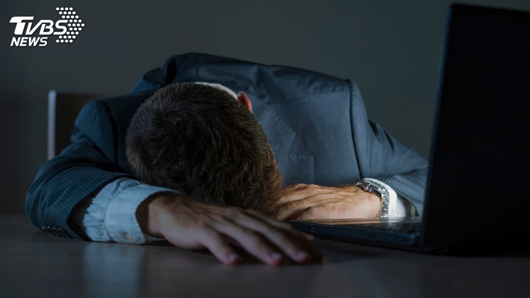 中年男懶得動餐後打瞌睡 原來是男性更年期惹禍