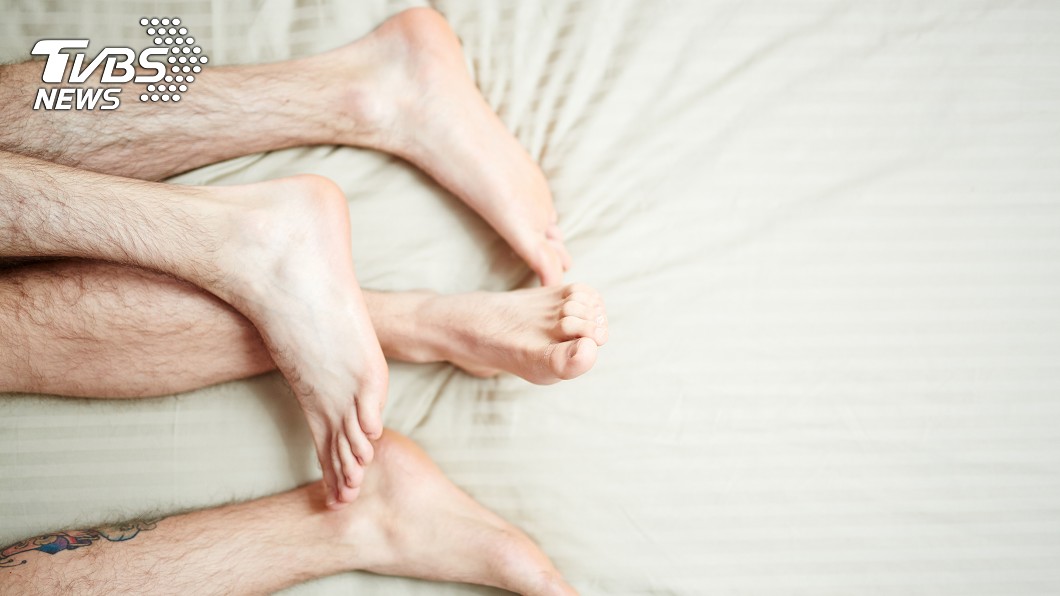 幫煮泡麵竟「加料」迷昏 男子痛醒…床單都是血