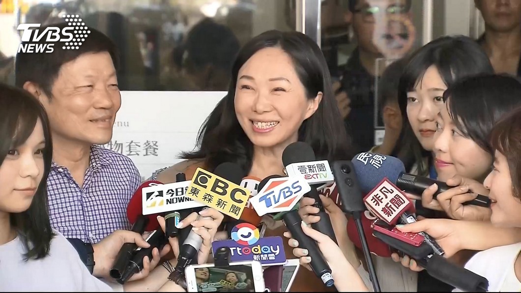 被拍到與男友人「十指緊扣」 李佳芬還原現場