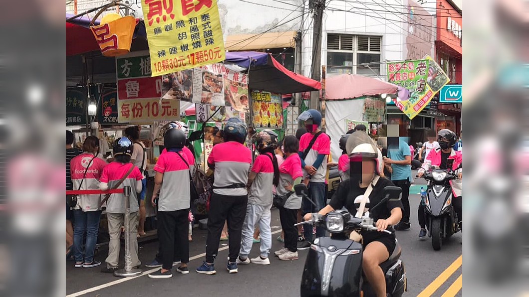 「粉紅軍團」排爆滷味攤!她看傻 在地人揭關鍵原因
