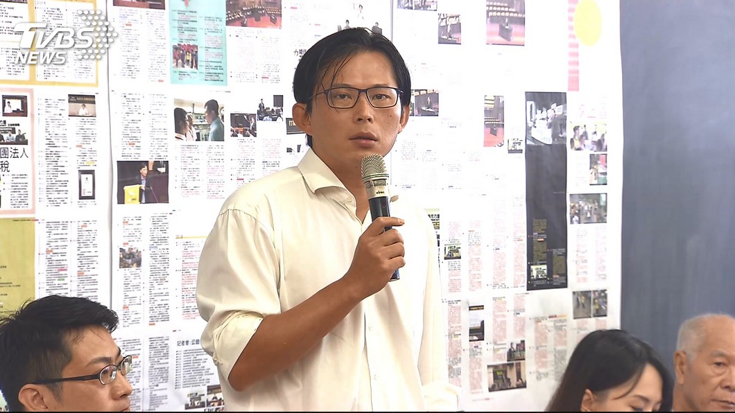黃國昌替子弟兵站台 轉批呂孫綾不適任